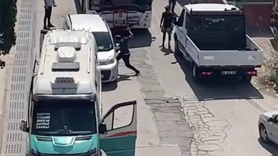 İzmir'de tartıştığı sürücüyü bıçaklayan minibüs şoförü gözaltında
