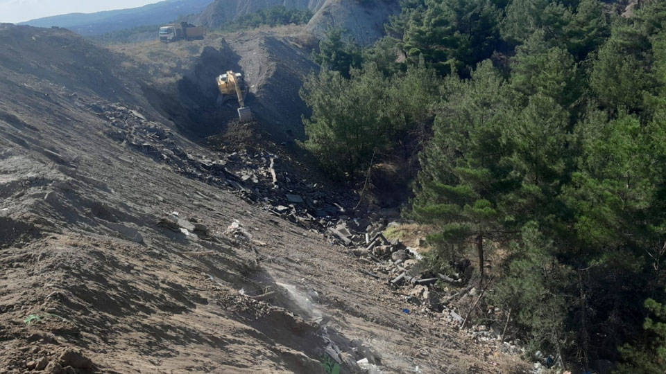AKP’li belediye çöpü köye boşalttı