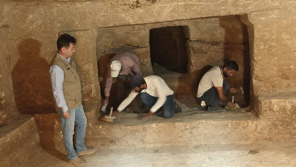 Definecilerin kaçak kazı yaptığı alanda, Roma dönemine ait mezarlar bulundu