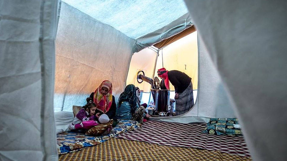 Deprem bölgesinde öğrencilerin 'nakil' sorunu sürüyor: Çadırda yaşayan depremzededen 'elektrik faturası' istediler