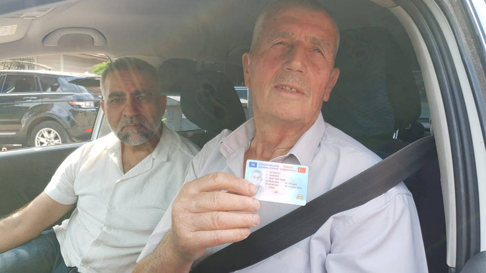 73 yaşındaki Sebahattin Bozbulut 30. denemesinde ehliyetini aldı