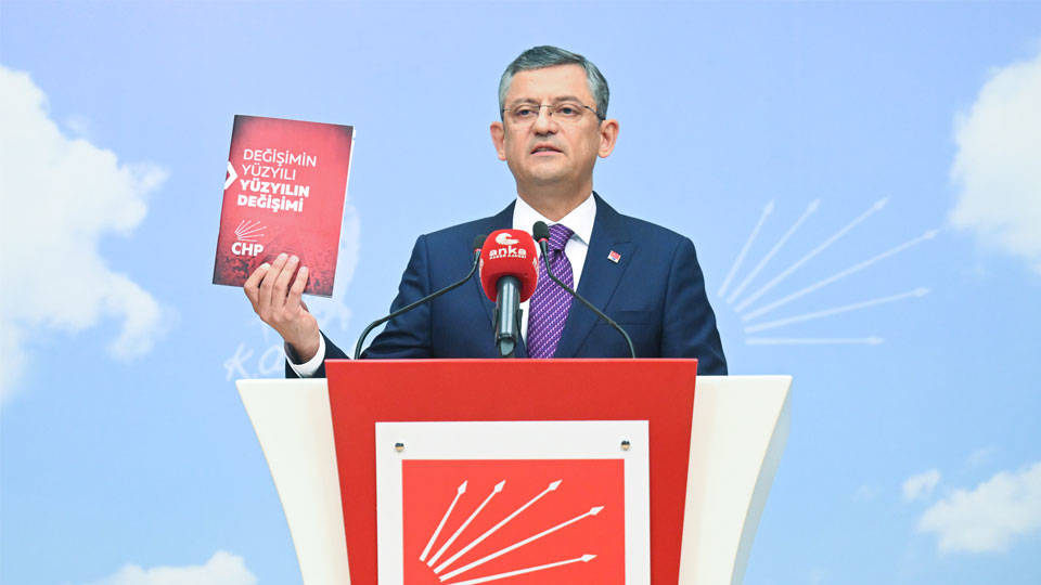 Özgür Özel, CHP Genel Başkanlığı'na aday olduğunu resmen ilan etti
