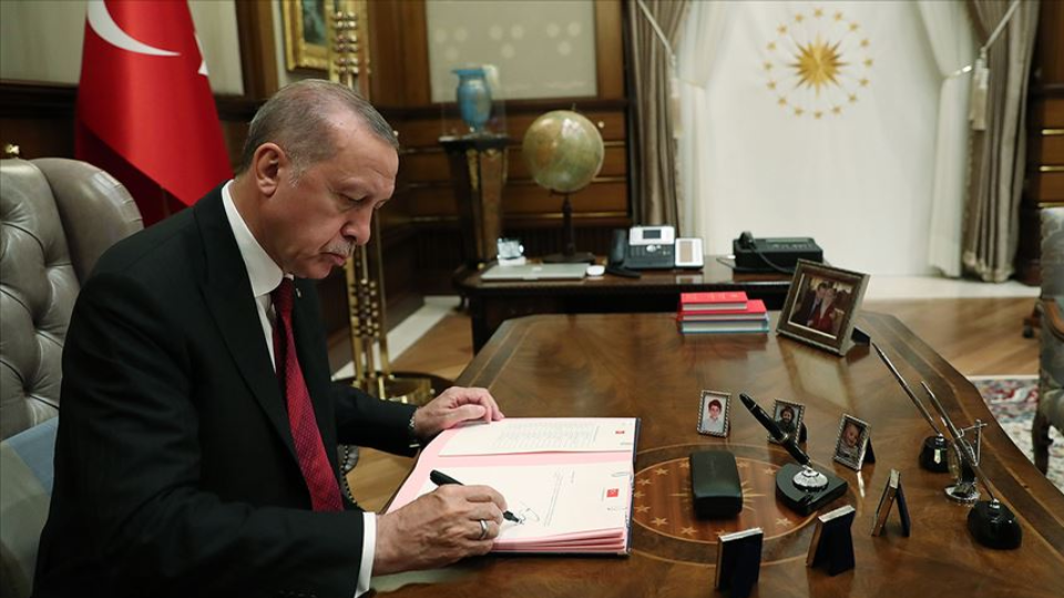 Resmi Gazete'de yayımlandı:  Erdoğan'dan gece yarısı atama ve görevden alma