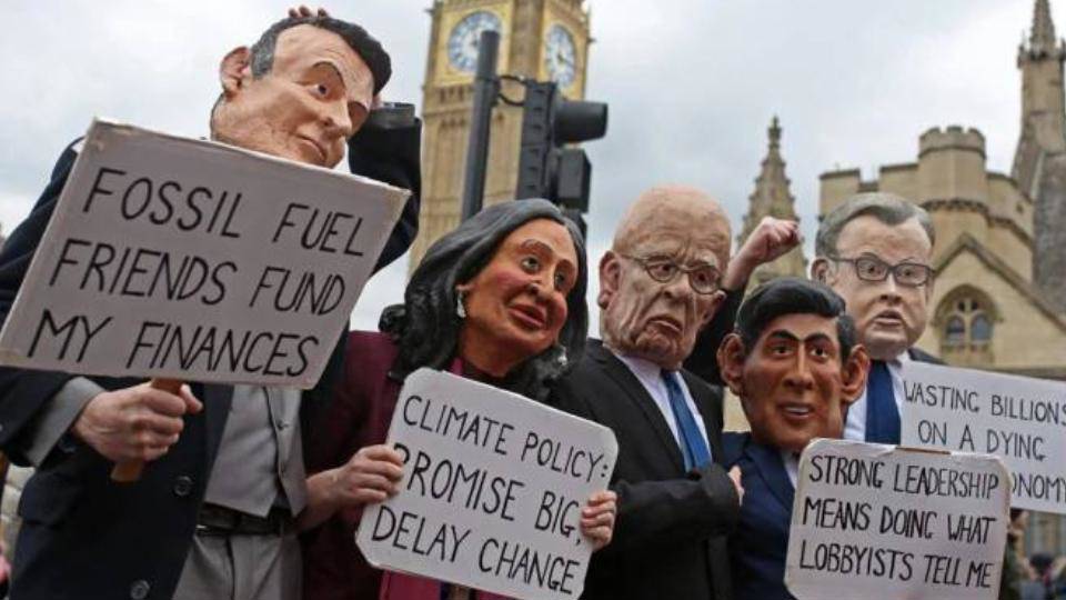 İklim aktivistleri Londra'da fosil yakıt karşıtı gösteri düzenledi