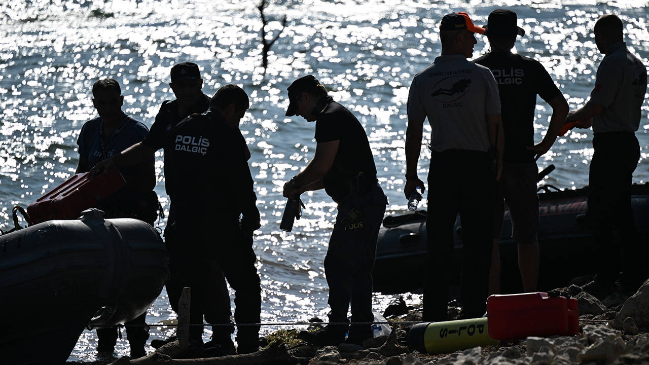 İzmir'de baraj gölüne düşen helikopterdeki 3 personelin cansız bedenlerine ulaşıldı