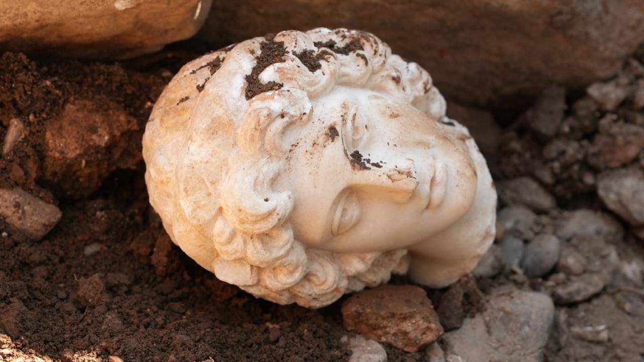 Düzce'deki antik kentte, Makedonya Kralı Büyük İskender’e ait portre başı bulundu