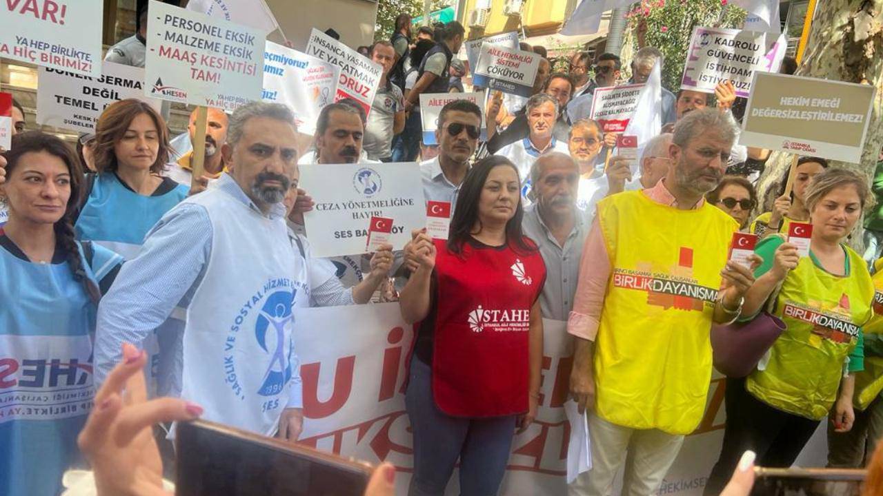 Sağlık emekçilerinden İstanbul İl Sağlık Müdürlüğü önünde eylem