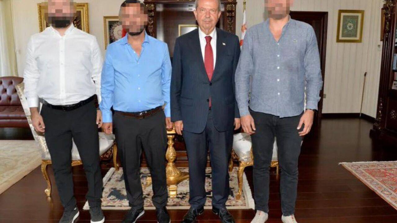 Kuzey Kıbrıs Cumhurbaşkanı Tatar ile fotoğraf çektiren yasadışı bahis baronu, İsviçre'de yakalandı