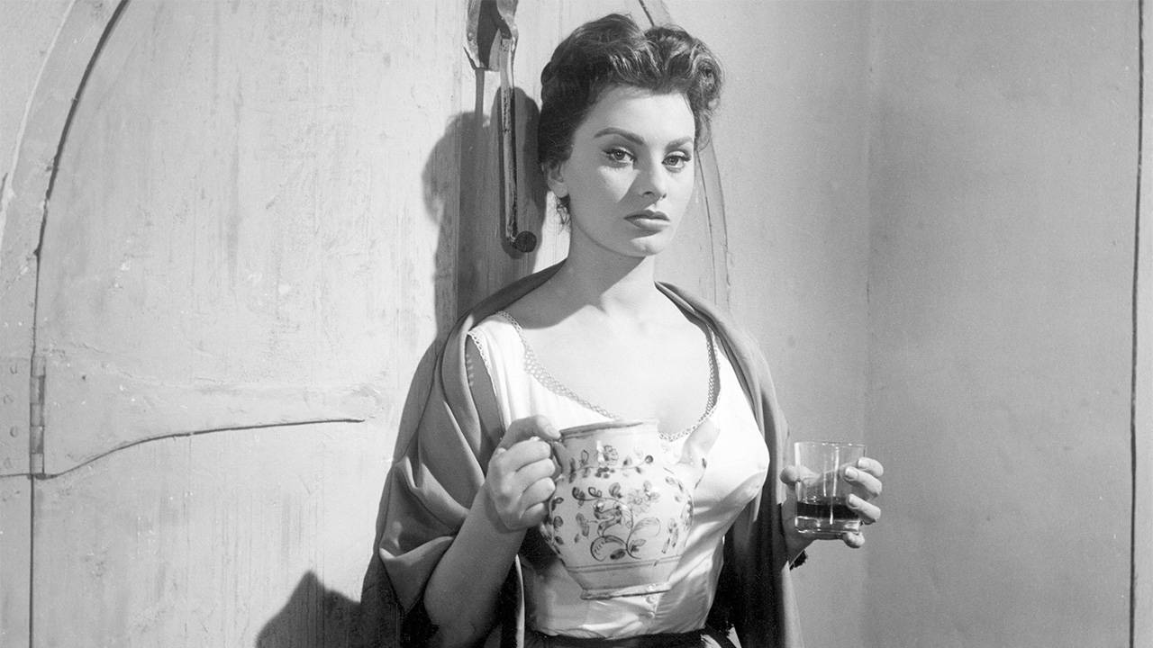 Hollywood yıldızı Sophia Loren hastaneye kaldırıldı