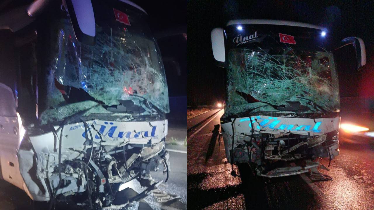 Kayseri'de otomobil ile yolcu otobüsü çarpıştı: 2 ölü, 20 yaralı