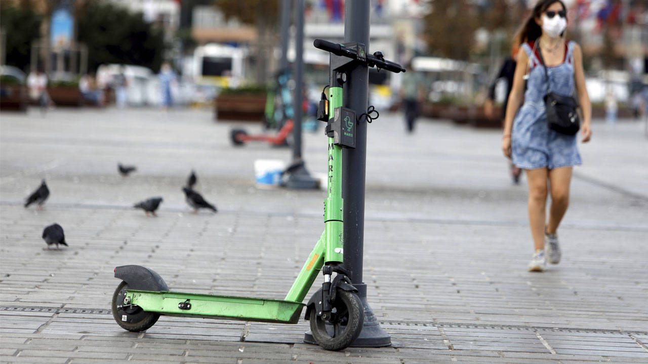 Kayyum yönetimindeki belediyeden scooter şirketleri ve kullanıcıları hakkında suç duyurusu kararı