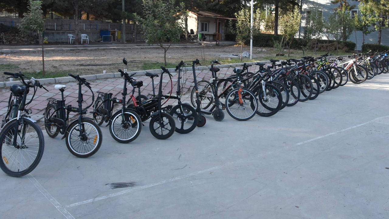 Değeri 1.5 milyon TL: Evin bahçesinde 53 çalıntı motosiklet ve bisiklet bulundu