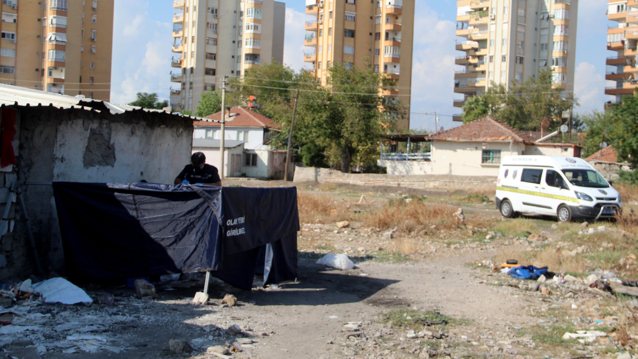 Antalya'da boş arazide bir erkeğe ait cansız beden bulundu