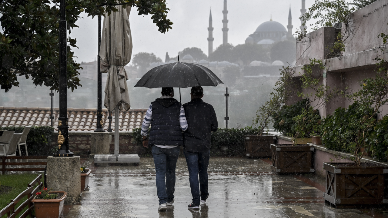 Meteoroloji'den İstanbul dahil çok sayıda kente kuvvetli yağış uyarısı