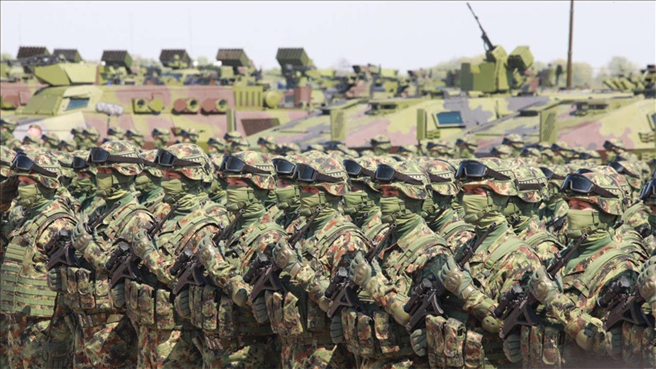 Sırbistan'ın Kosova sınırından askerlerini çekmeye başladığı bildirildi
