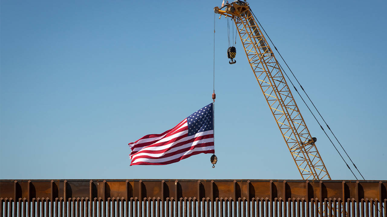 Biden’dan geri adım: Meksika sınırına 32 kilometrelik duvar inşasına onay verdi