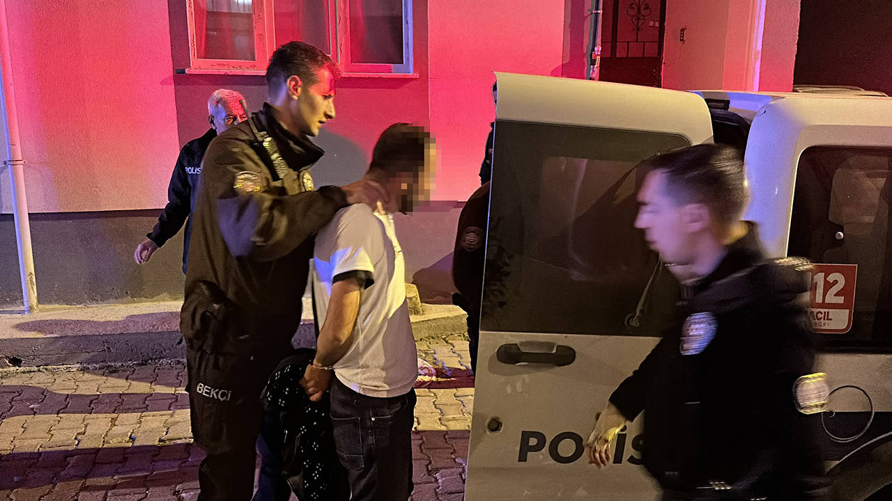 Kütahya'da bıçaklı kavgada 3 kişi yaralandı: 6 gözaltı