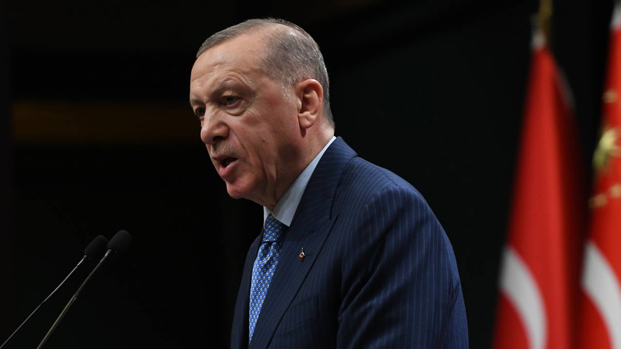 Erdoğan'ın emekliye 'müjde'si sönük çıktı: Zam yok, 1 kereye mahsus 5 bin lira, çalışan emekli muaf