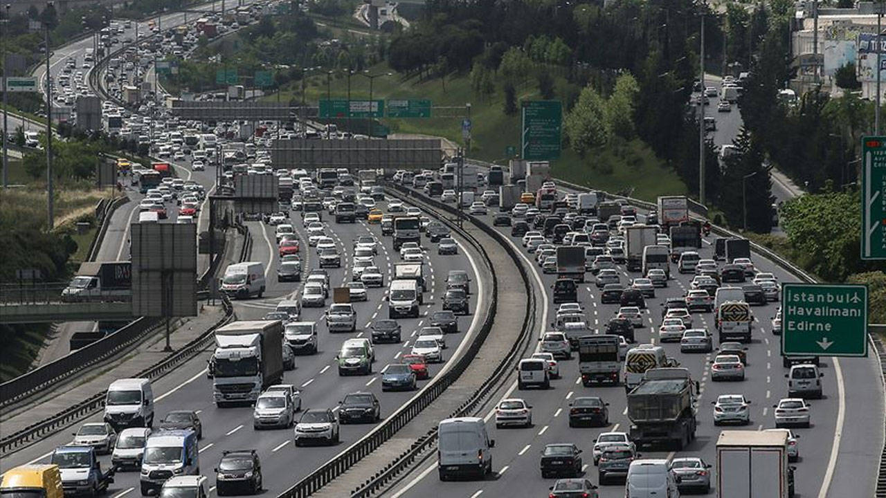 Haftanın ilk gününde İstanbul'da trafik yoğunluğu: Yüzde 76'ya kadar yükseldi