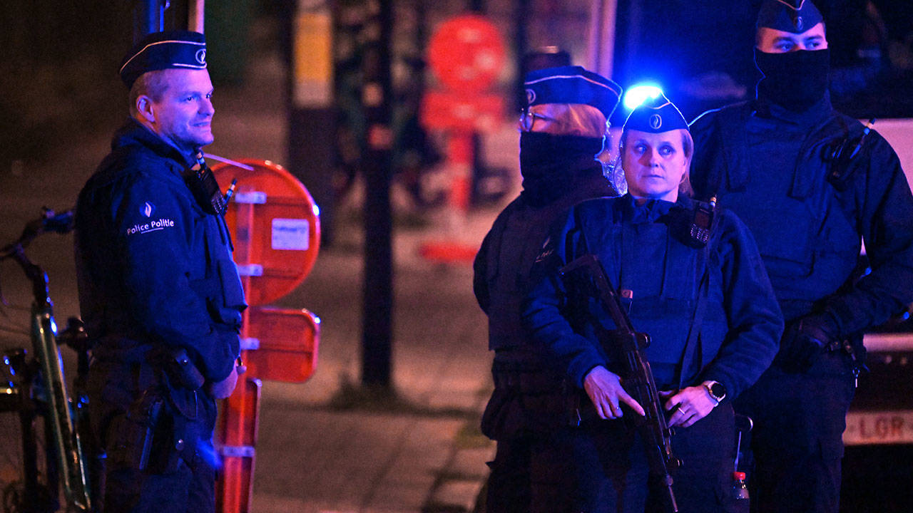 Brüksel'de iki İsveçli'yi öldürdükten sonra vurularak yakalanan saldırgan öldü