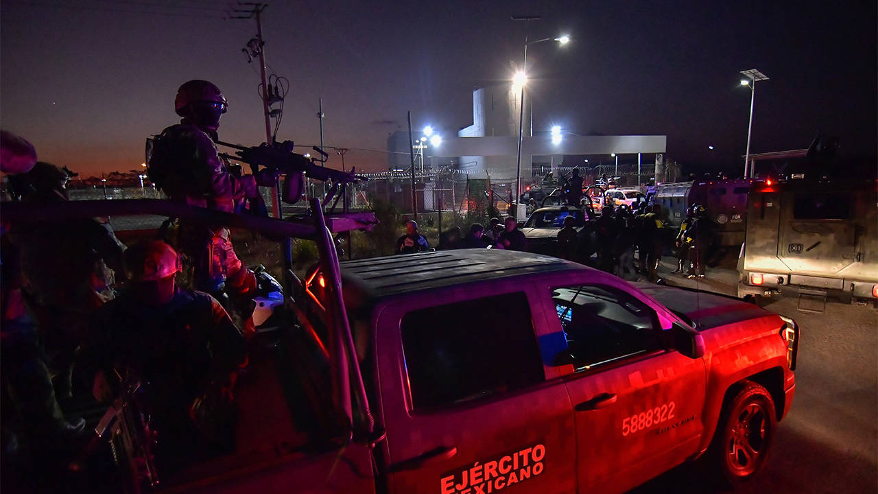 Meksika'daki iki silahlı saldırıda 11'i polis, 16 kişi hayatını kaybetti