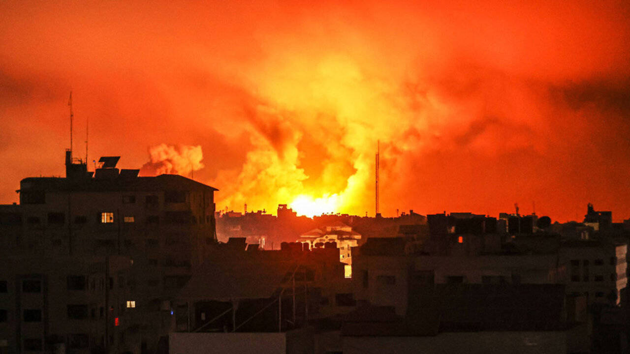 Gazze'deki BBC muhabiri: Ambulanslar, kimseyle iletişim kuramadan patlama bölgelerine gidiyor