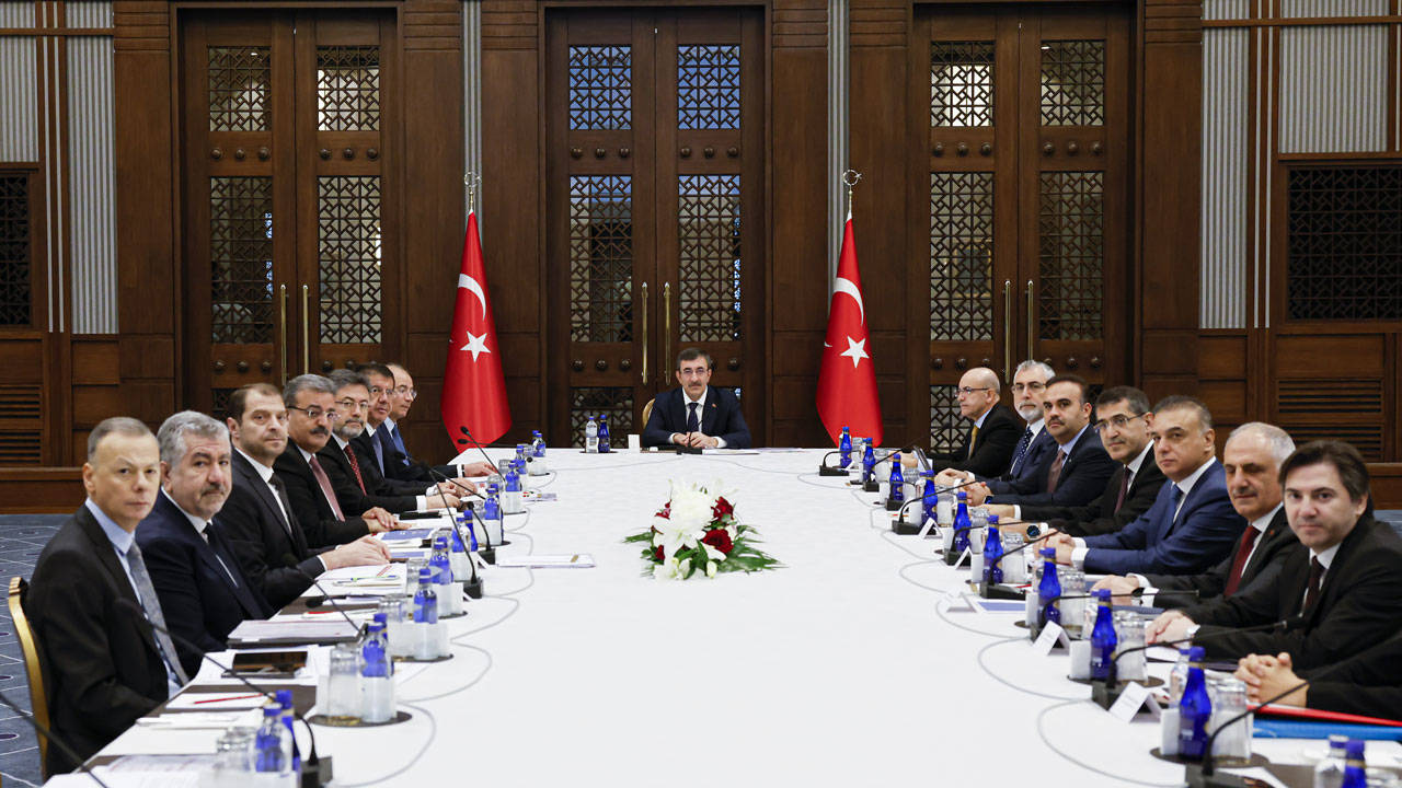 Parti devletinin fotoğrafı: Ekonomi Koordinasyon Kurulu toplantısına AKP'li isimler katıldı