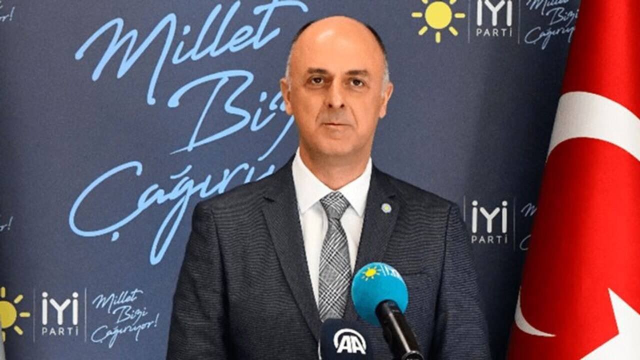 İYİ Partili Ümit Özlale Genel Başkan Yardımcılığı görevinden ayrıldı