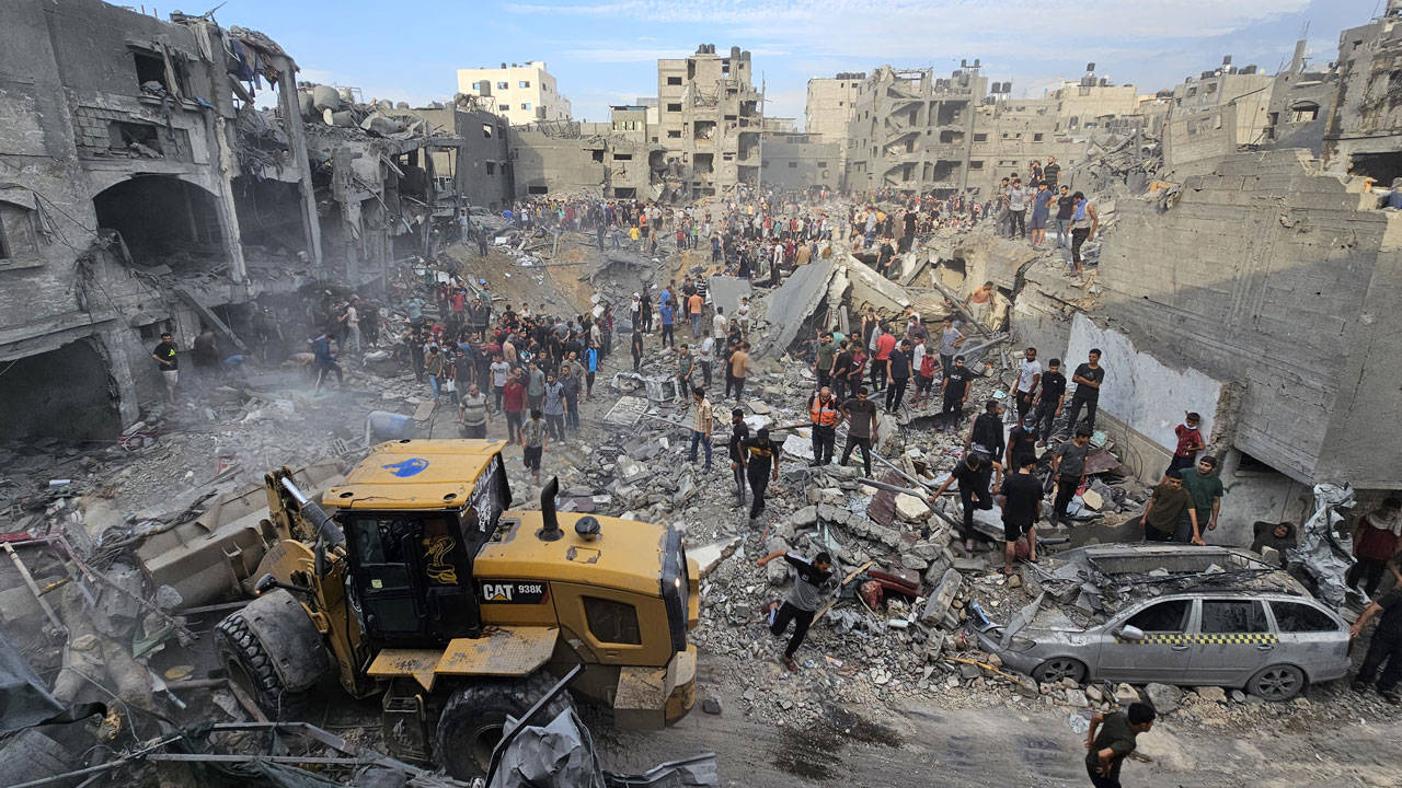 İsrail, Gazze'de mülteci kampını vurdu: Çok sayıda can kaybı