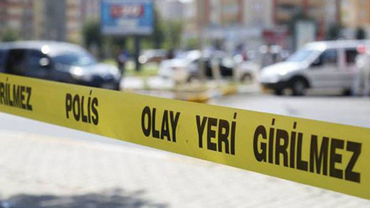 İzmir'de bir kadın, boşanma aşamasında olduğu erkek tarafından adliye önünde bıçaklandı