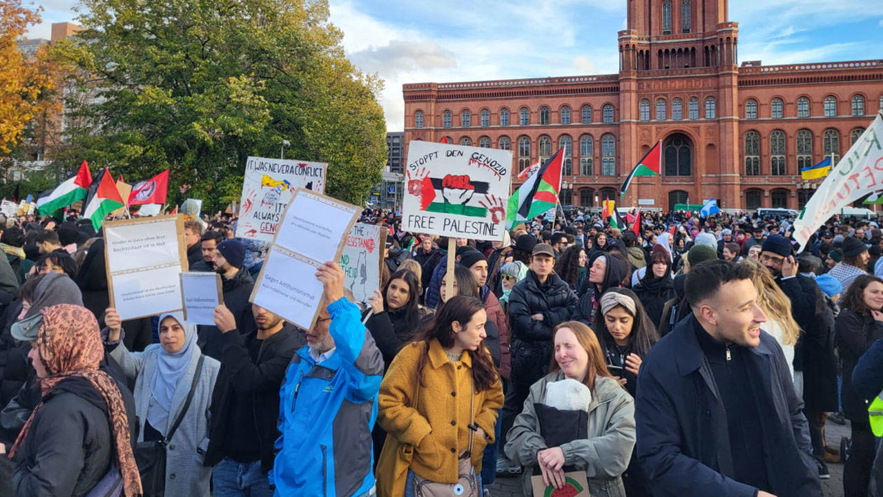 Almanya‘da binlerce kişi Filistin'e destek yürüyüşlerine katıldı