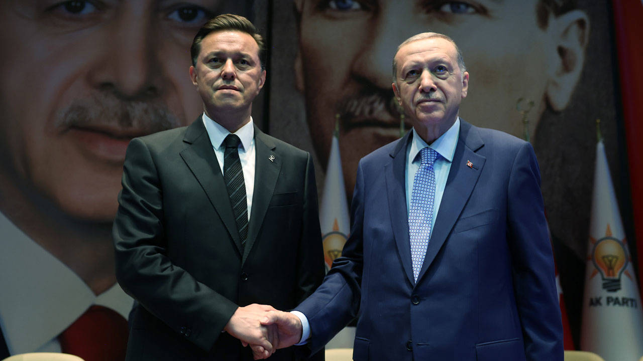 AKP'li Şamil Tayyar, partisine eleştirilerini sürdürüyor: İdris Nebi Hatipoğlu tepkisi