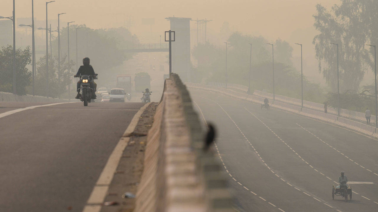 Hindistan'da hava kirliliği alarmı: Bazı araçların trafiğe çıkması yasaklandı