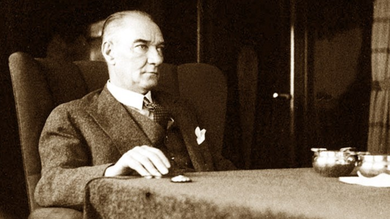 Cumhuriyet’in kurucusu Mustafa Kemal Atatürk anılıyor