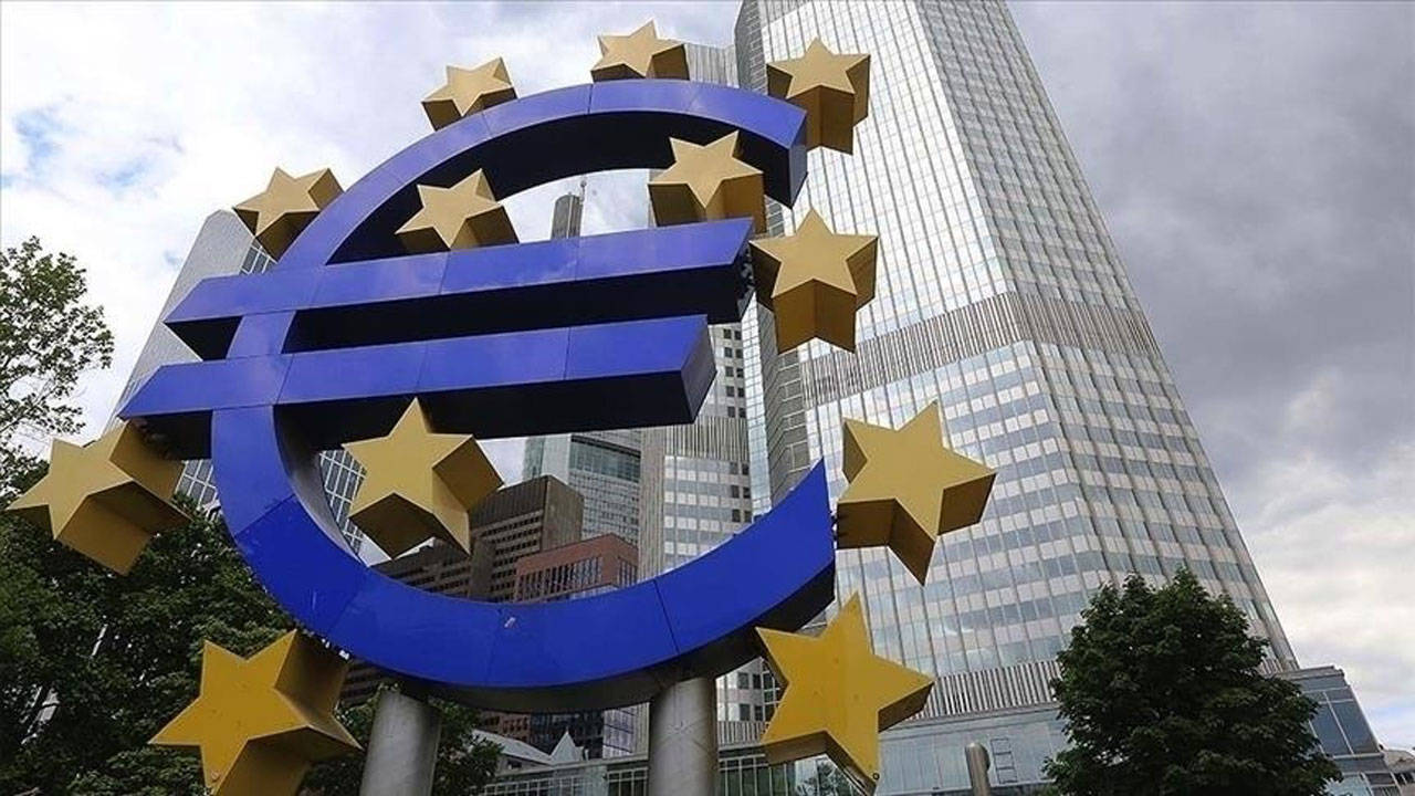 Euro Bölgesi: Ekonomi küçüldü, büyüme beklentisi revize edildi