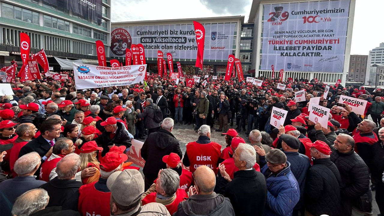 DİSK heyeti Ankara'ya ulaştı: Özgür Özel yürüyüşe destek verdi