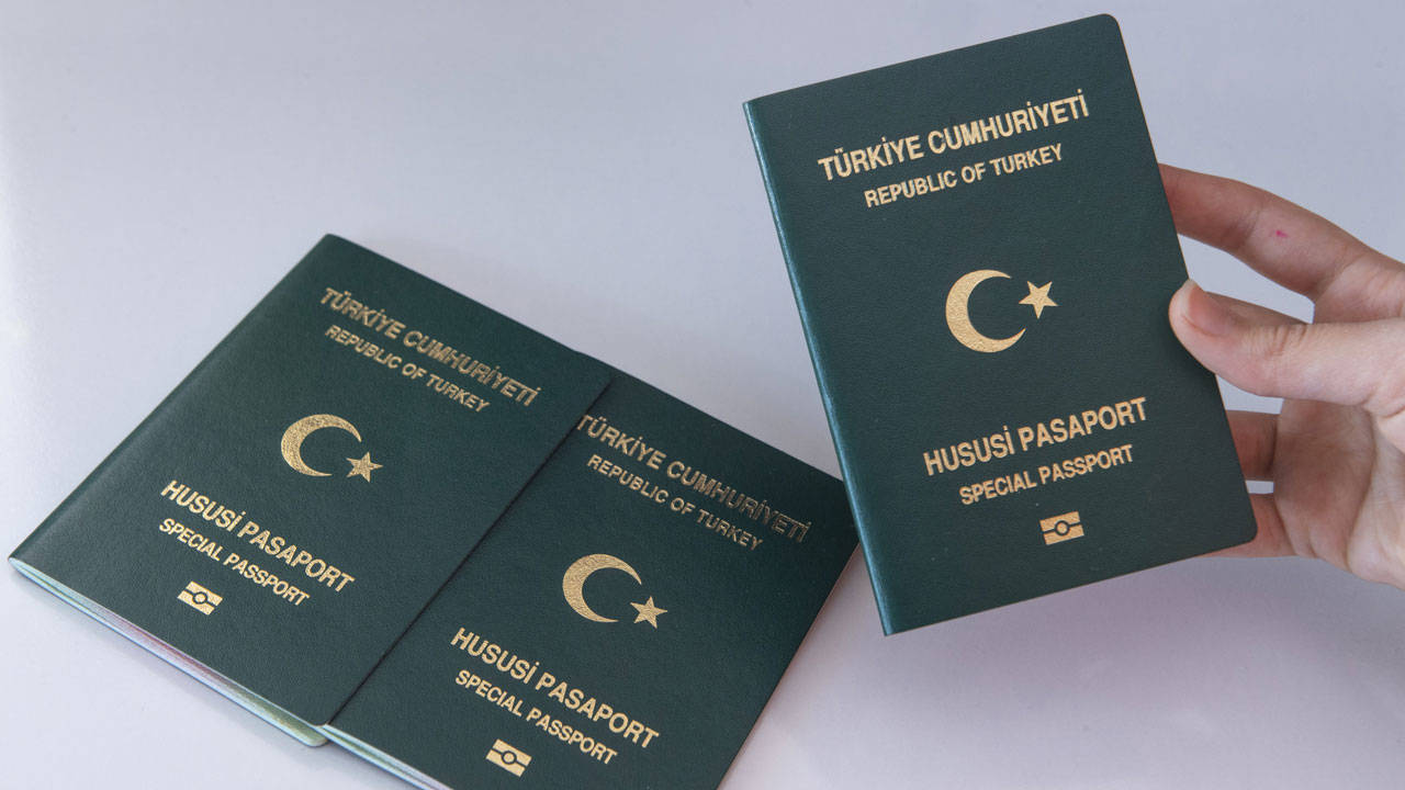 Oral Çalışlar, ‘gazetecilere yeşil pasaport’ talebine Erdoğan’ın nasıl yaklaştığını yazdı