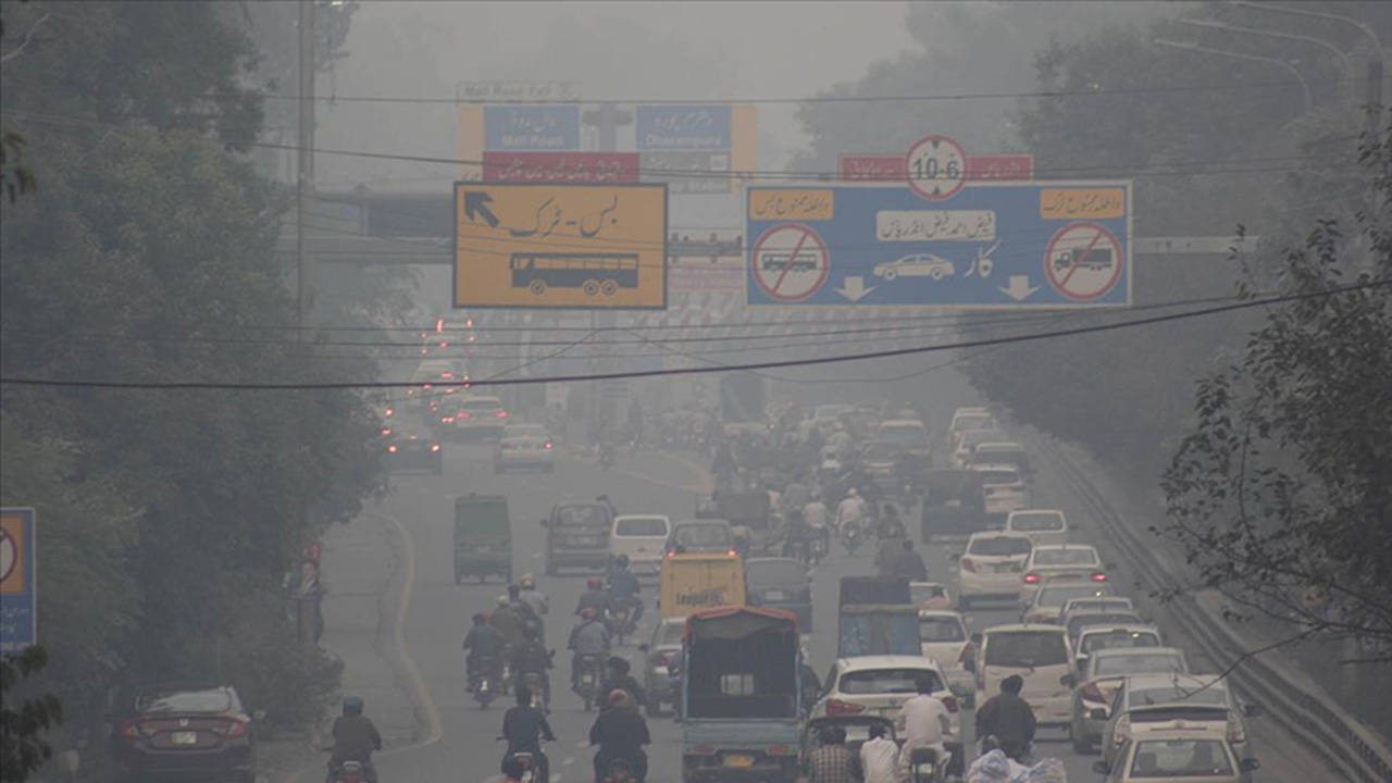 Pakistan'da hava kirliliği 'tehlikeli' boyutta: 'Yapay yağmur' planlanıyor