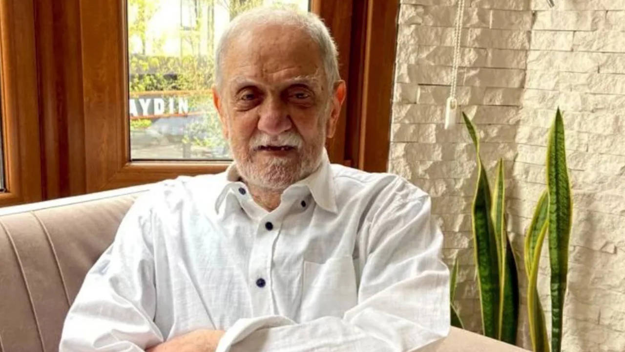 Yönetmen ve senarist Yücel Uçanoğlu hayatını kaybetti