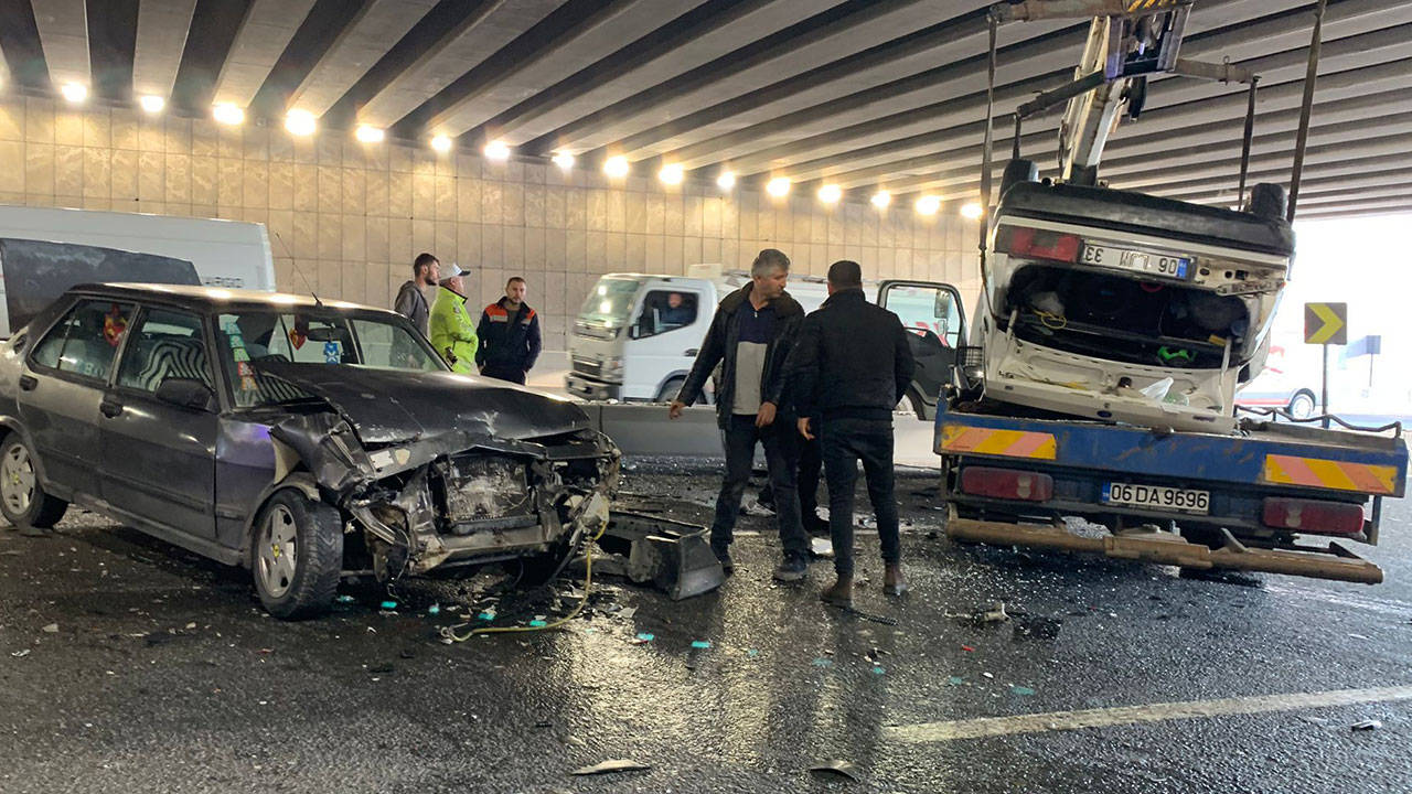 Ankara'da zincirleme trafik kazası: 14 araç birbirine girdi, 7 yaralı