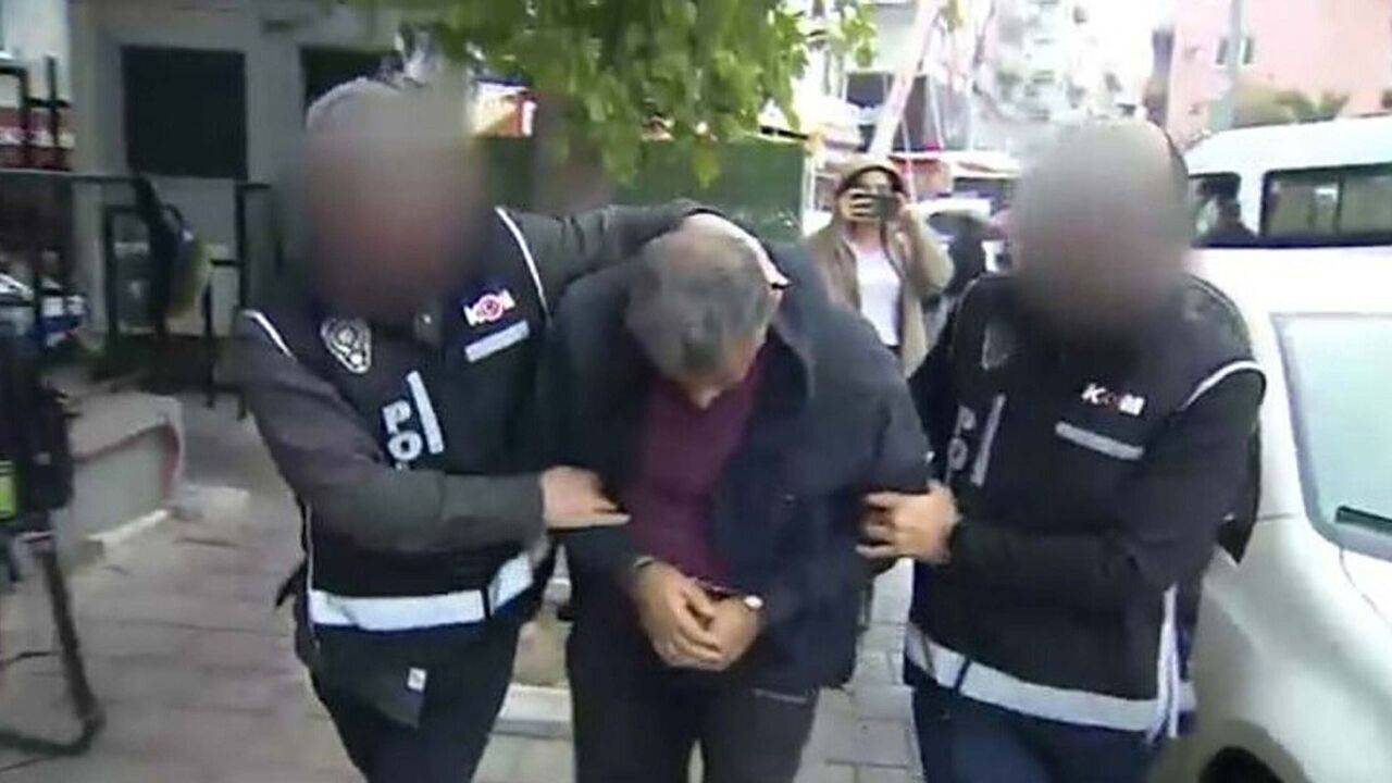 Kapatılan Zaman Gazetesi’nin yöneticilerinden Mehmet Kamış yakalandı