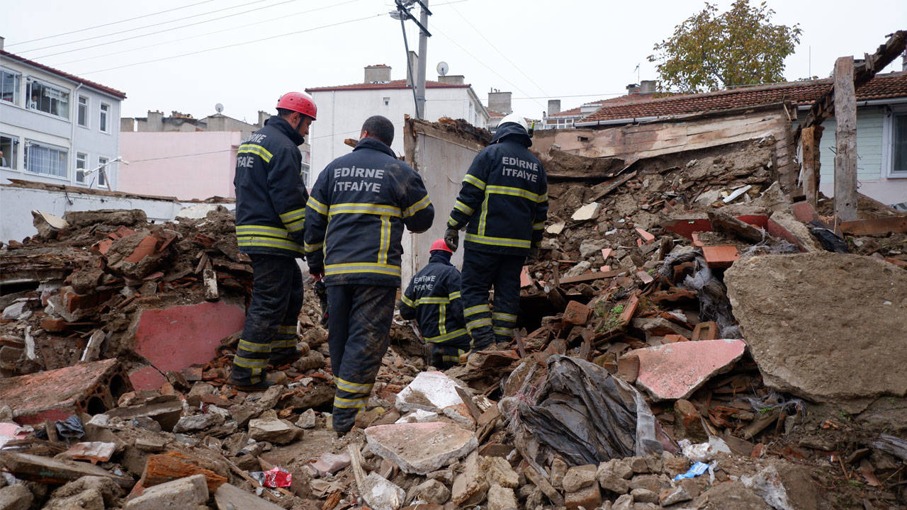 Edirne’de kullanılmayan ev çöktü: 1 ölü, 1 yaralı