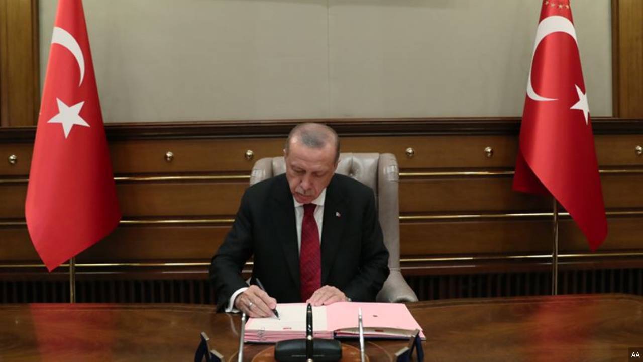 Erdoğan imzaladı: Atama ve görevden almalar Resmi Gazete'de!