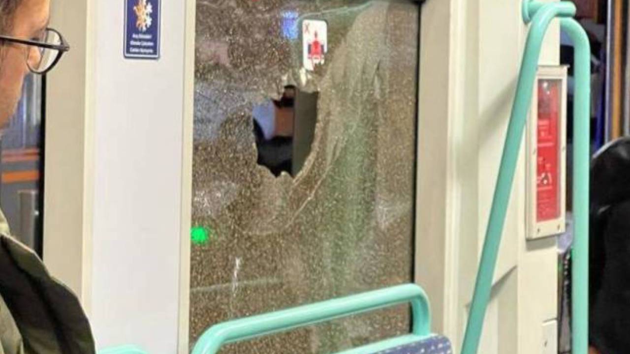 İstanbul'da tramvaya taşlı saldırı
