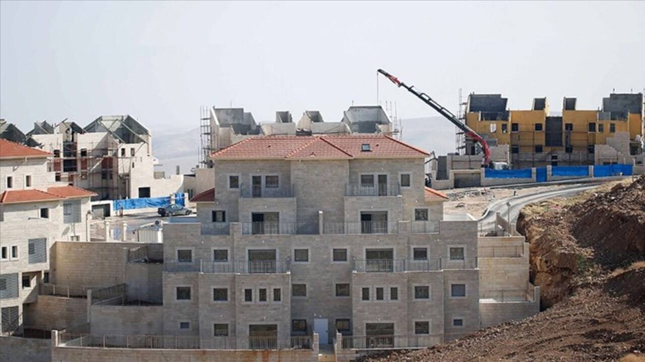 AB'den İsrail'e tepki: Savaşın ortasında yasa dışı yerleşim inşası planlıyorlar