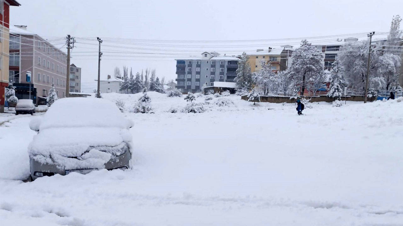 Gümüşhane'de ulaşıma kar engeli: 27 köy yolu kapandı