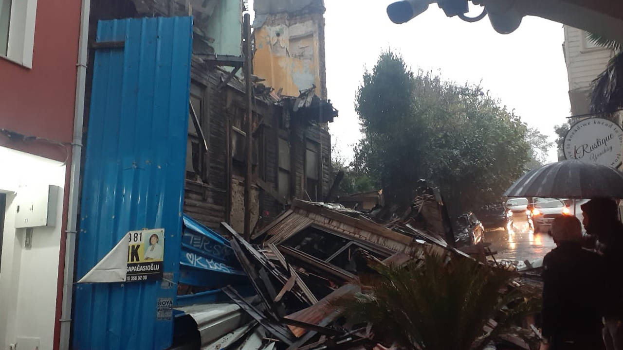 İstanbul'da şiddetli fırtına: Sarıyer'de metruk bina çöktü