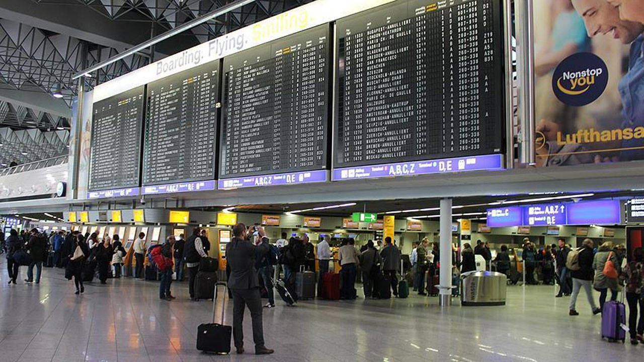 Kar yağışı etkili oldu: Münih’te 760 uçuş iptal edildi