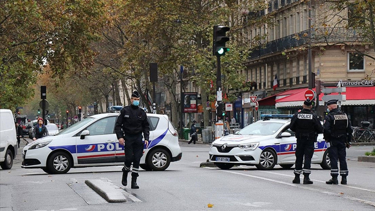 Paris'te bıçaklı saldırı: 1 ölü, 2 yaralı