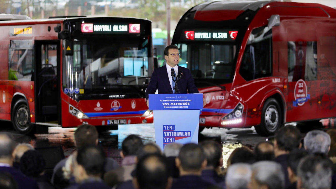İBB, metrobüs hattına 252 yeni otobüs ekledi: İmamoğlu'ndan Erdoğan'a 'imza' tepkisi